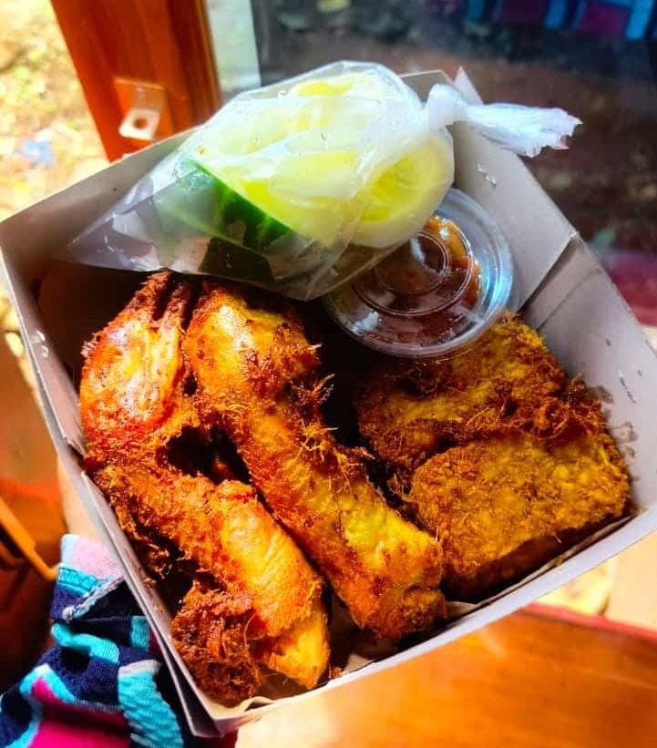 Kepala Ayam Goreng Laos